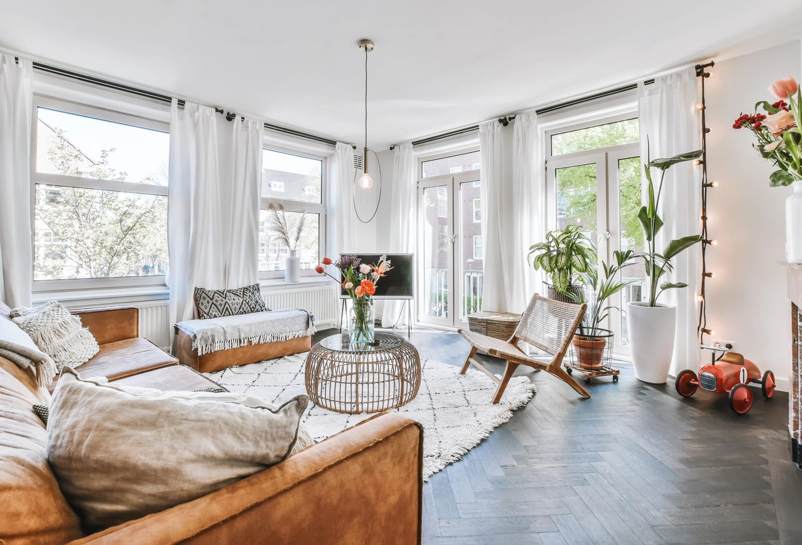 bright-living-room-2025-02-10-08-31-41-utc-min bright-living-room-2025-02-10-08-31-41-utc-min